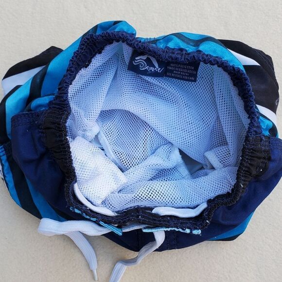 Kanu striped swim trunks Size 4T - Picture 8 of 10